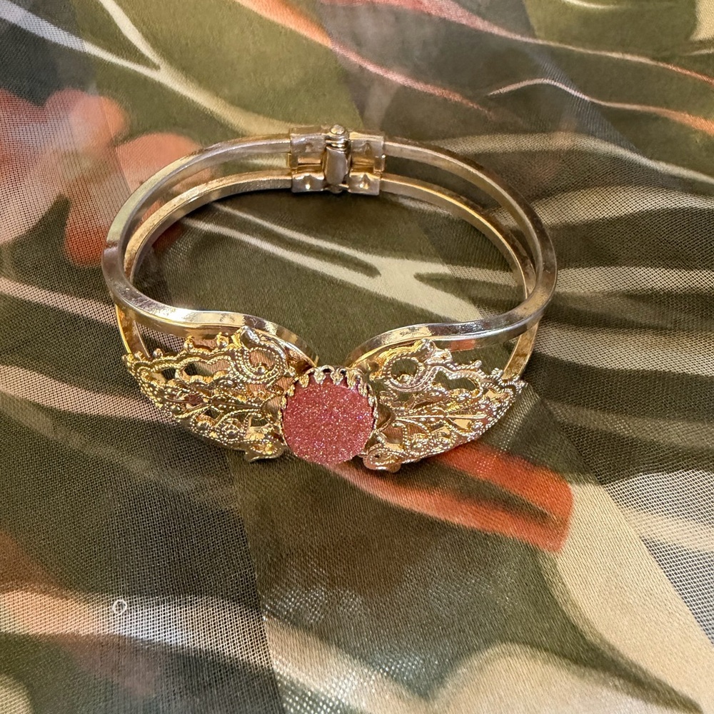 Elegant Gold and Pink Women's Bracelet
